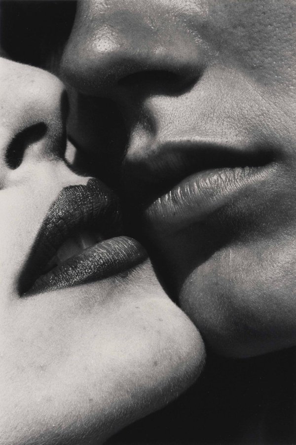 целовать губы