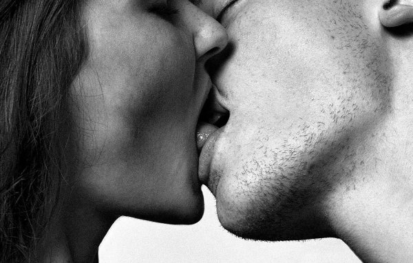 поцелуи с языком