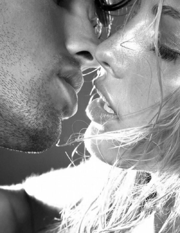 Страстный поцелуй