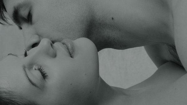 страстный поцелуй