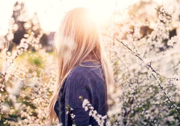 блондинка вид сзади