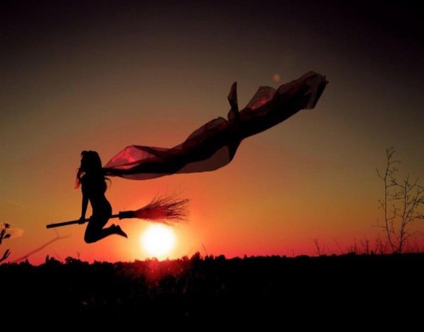 летающая ведьма