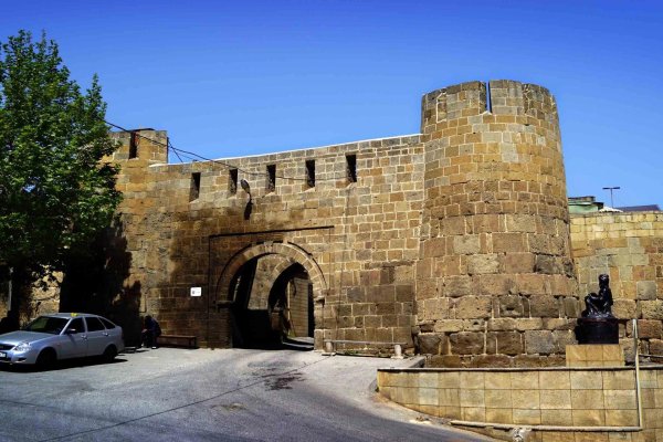 ворота дербентской крепости