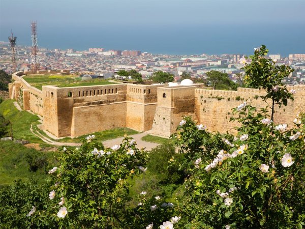 цитадель старый город и крепостные сооружения дербента