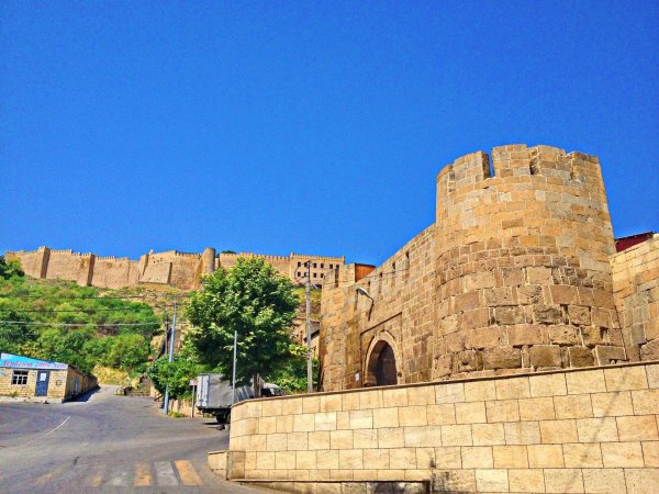 цитадель старый город и крепостные сооружения дербента