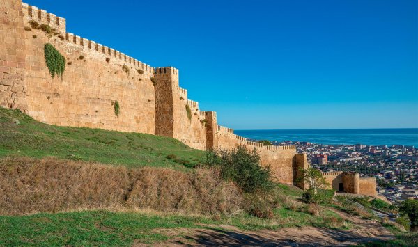 крепость в дербенте нарын