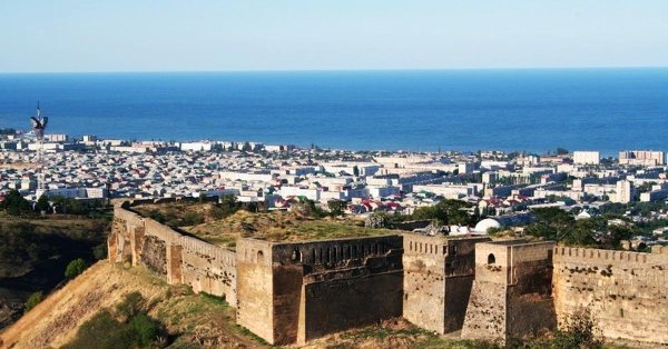 каспийское море город дербент