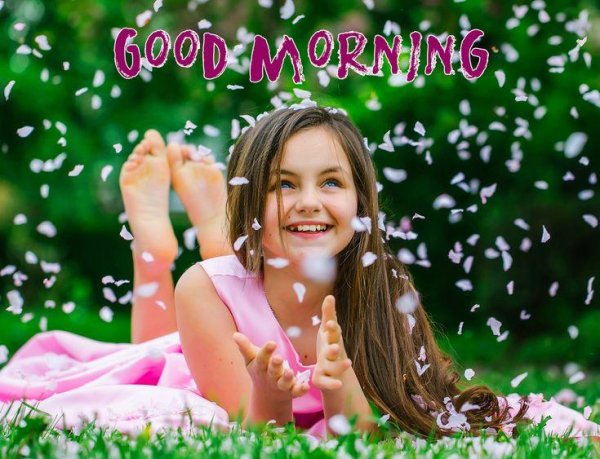 радостная девочка