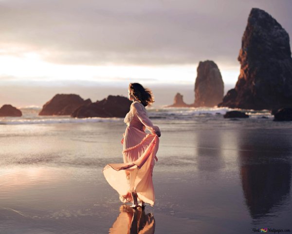 женщина у моря