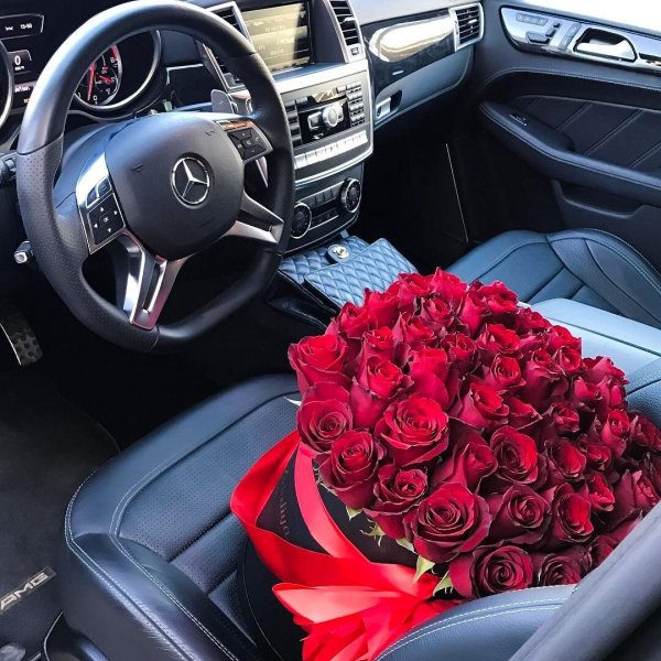 автомобиль с цветами