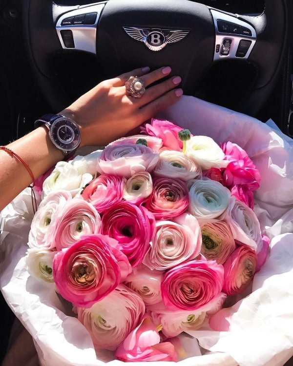 шикарный букет в руках