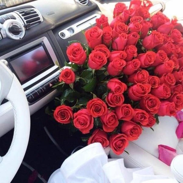 автомобиль с цветами