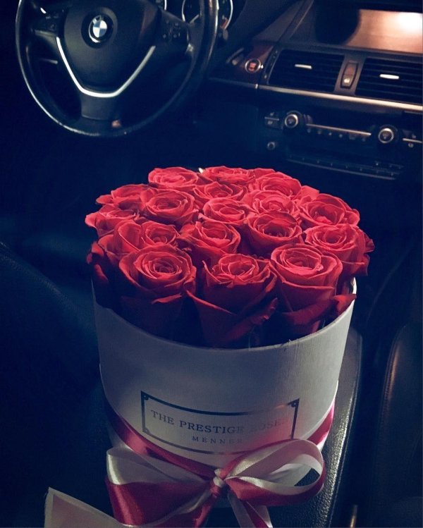 цветы в салоне машины