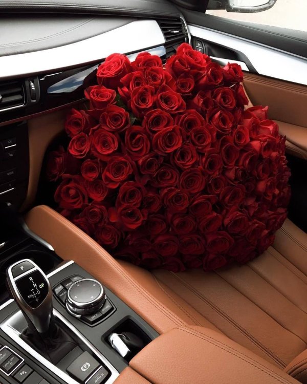 шикарный букет в авто