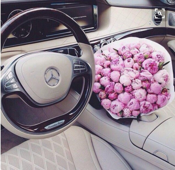 автомобиль с цветами