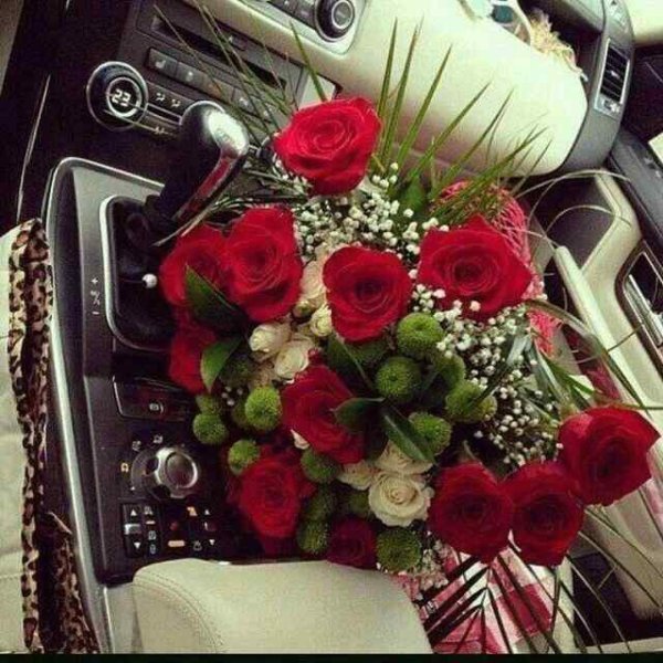 цветы в салоне машины
