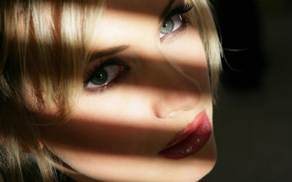 женский глаз