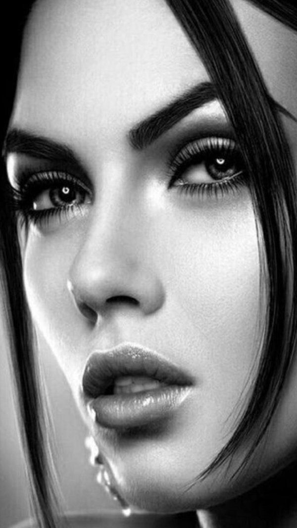 красивое женское лицо