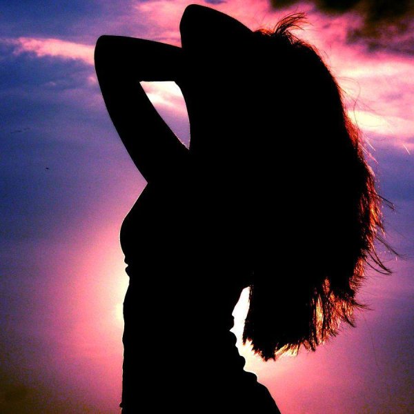 красивый силуэт женщины