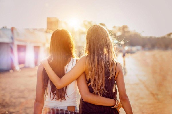 две подружки