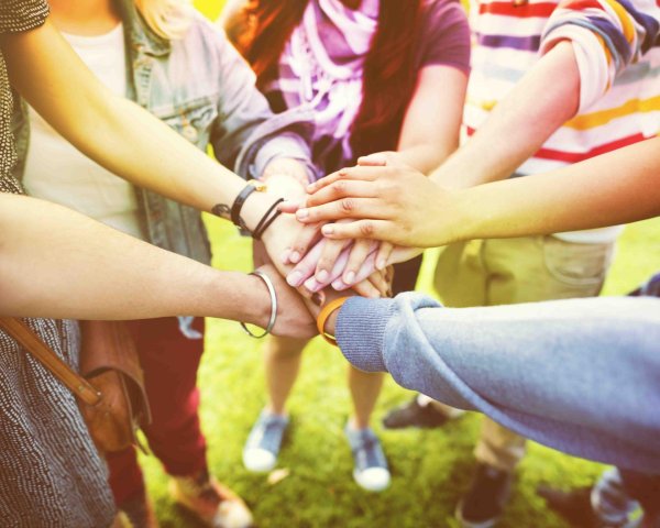 дружеская помощь