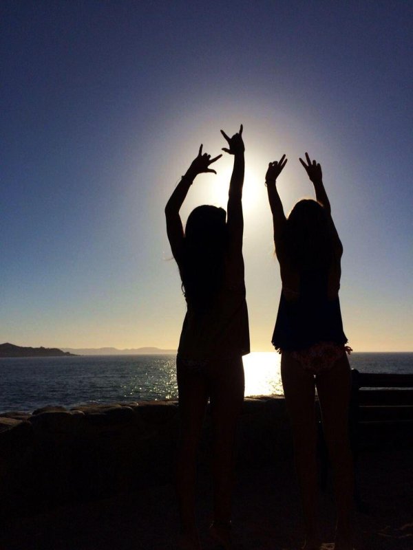 друзья на закате