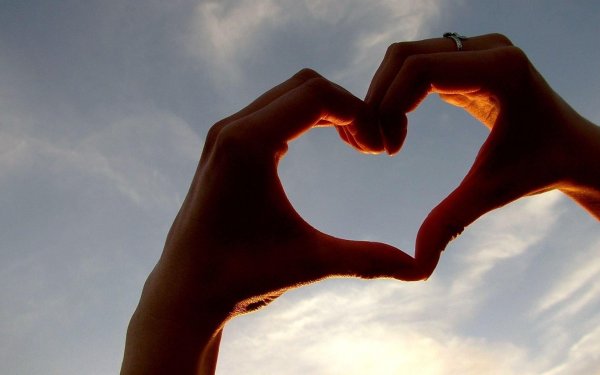 сердечки из рук