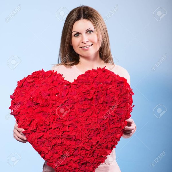 с красным сердцем