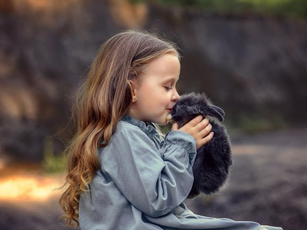 красивая маленькая девочка