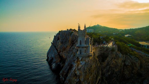 алушта ласточкино гнездо