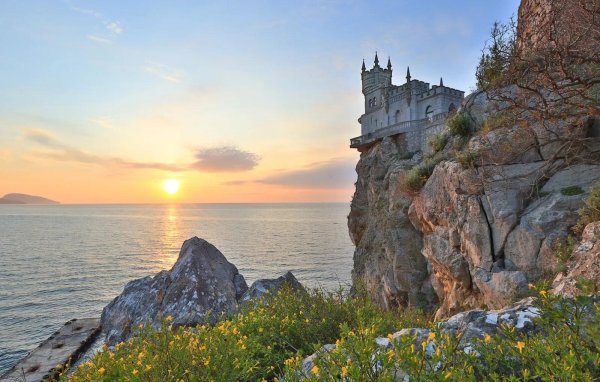 алушта ласточкино гнездо