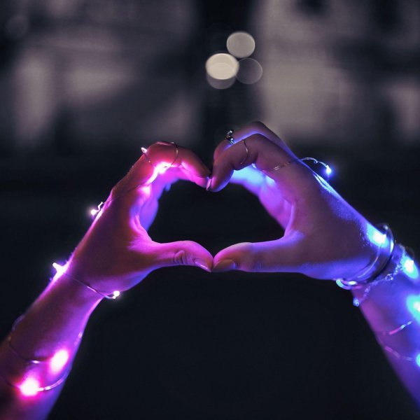 руками сердечко