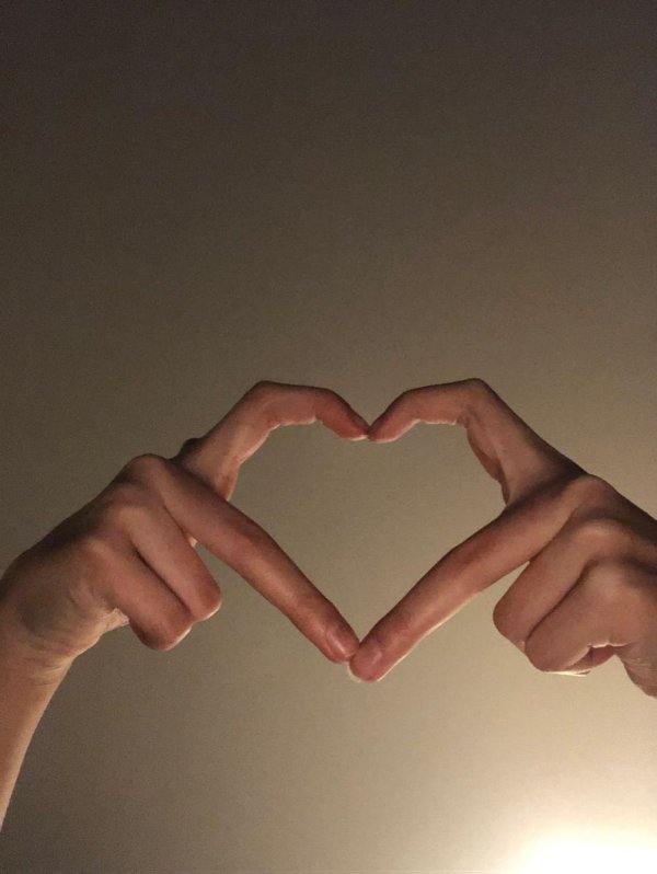 руками сердце