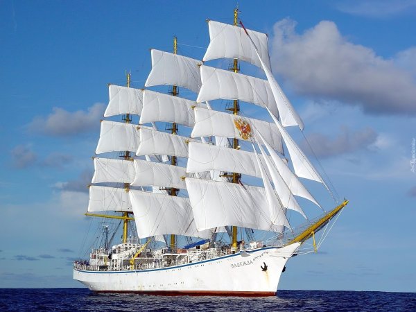 трехмачтовый парусник