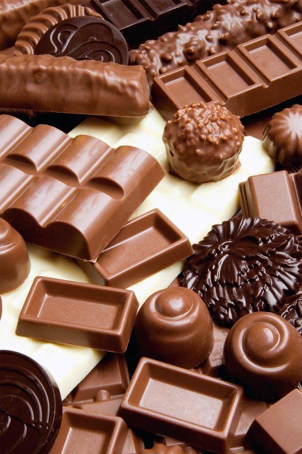 много шоколада