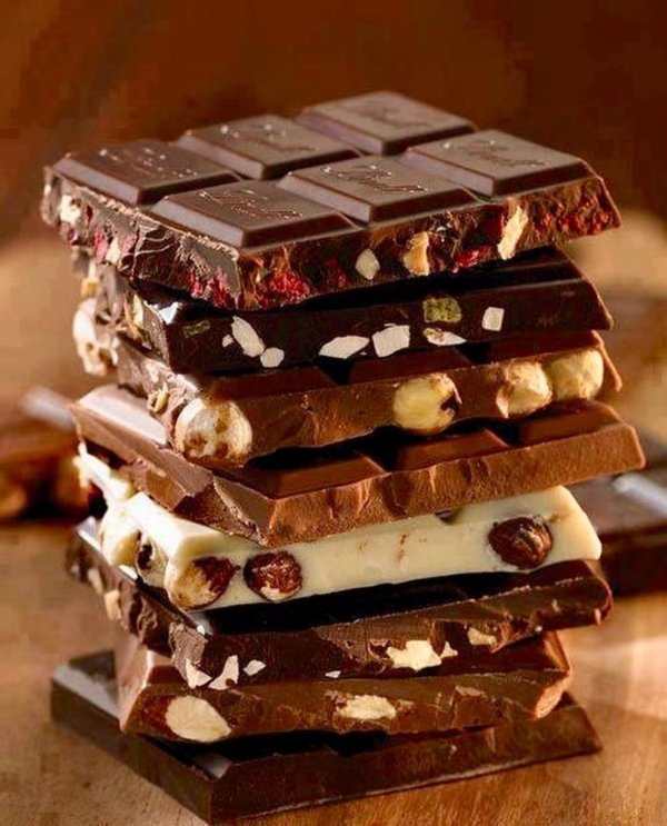 много шоколада