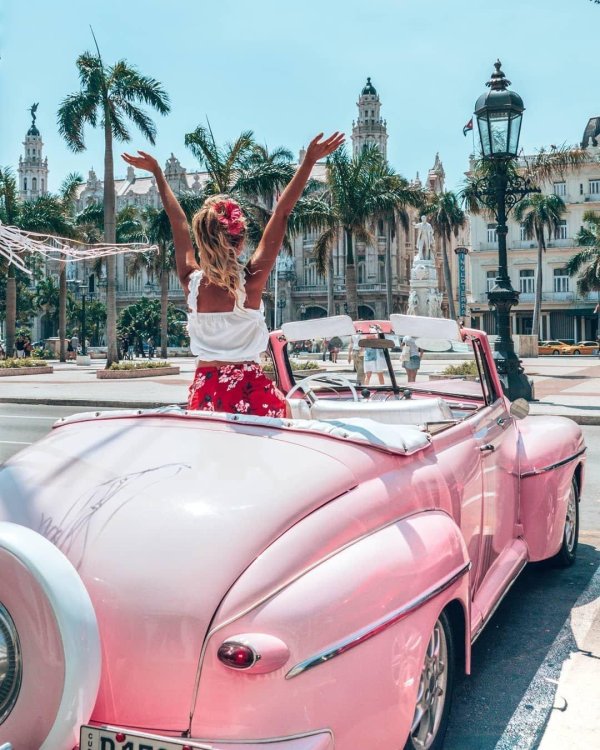 розовый кабриолет