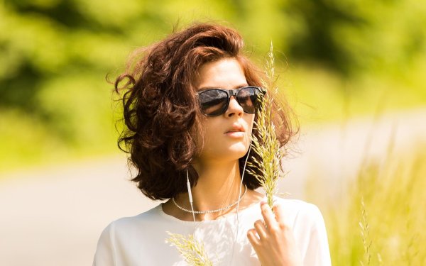 женщина в очках