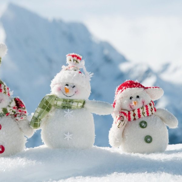 милые снеговики
