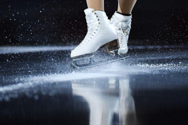 коньки на льду