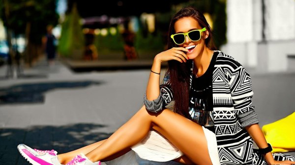 красивая женщина модная