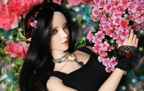 кукла брюнетка