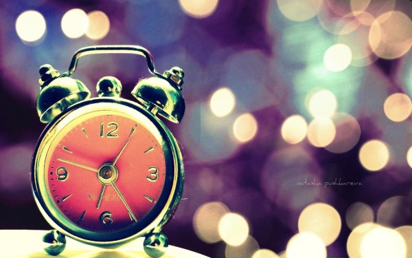красивый будильник