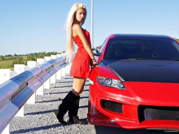 девушка с машиной