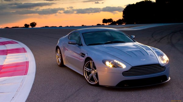 астон мартин