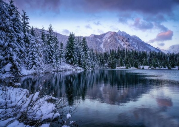 озеро зимой