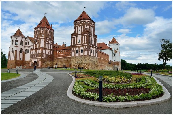 замок мирский