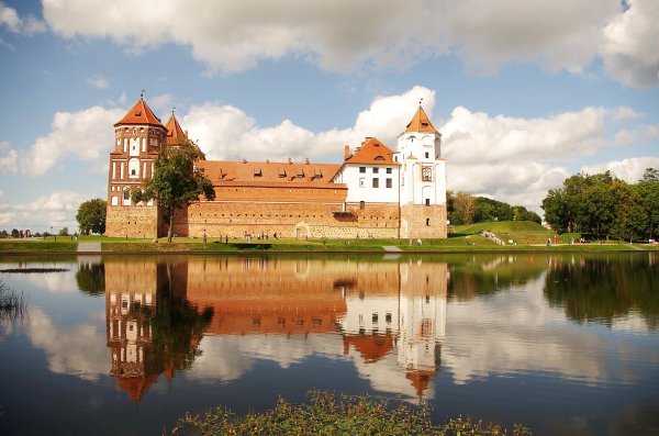 замок мирский