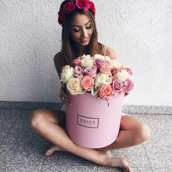 цветы в шляпной коробке