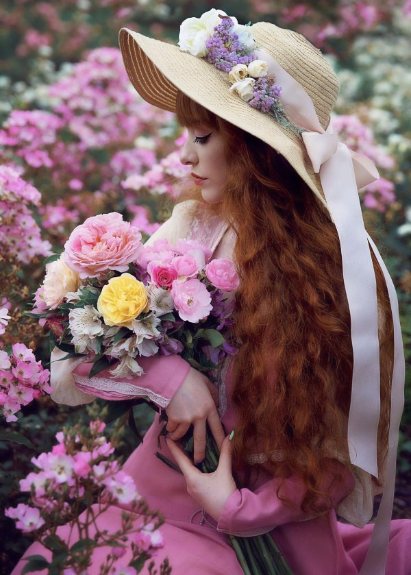 красивые девушки в шляпках